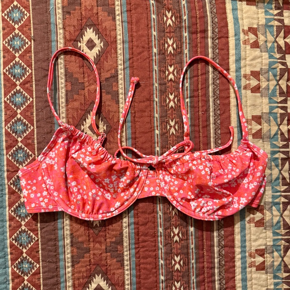 Kulani Kinis Coral Floral Bikini Top size large